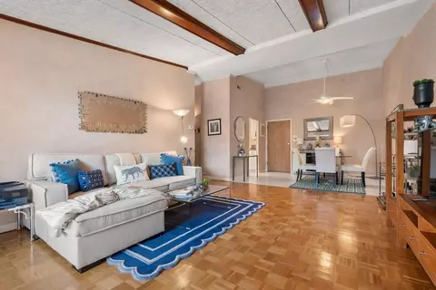 57 Broadlawn Park #11B, Chestnut Hill, MA 02467