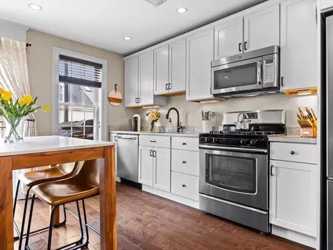 252 Gold St #3, Boston, MA 02127