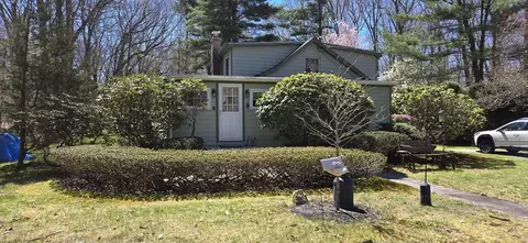 264 High St, Uxbridge, MA 01569