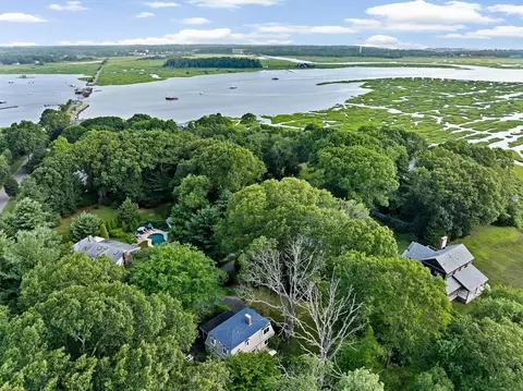 208 Damons Point Rd, Marshfield, MA 02050