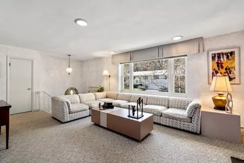 Living - 31 Pine Tree Dr, Worcester, MA 01609 photo 2 of 4