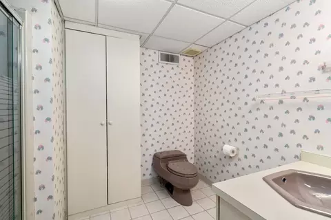 Bath - 31 Pine Tree Dr, Worcester, MA 01609 photo 3 of 3