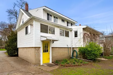 Exterior - 52 Spring St, Wakefield, MA 01880 photo 2 of 5