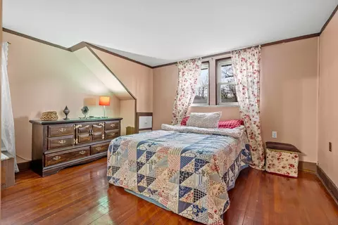 Bedroom - 52 Spring St, Wakefield, MA 01880 photo 8 of 11