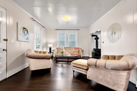 Living - 52 Spring St, Wakefield, MA 01880 photo 2 of 3