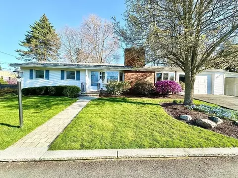 3 Verdon St, Salem, MA 01970