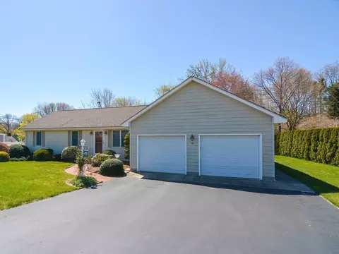 81 Dale Ave, Attleboro, MA 02703
