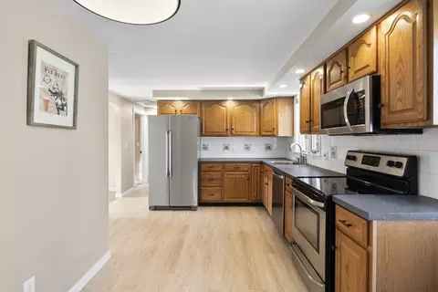 Kitchen - 165 Sawmill Rd, Springfield, MA 01118 photo 2 of 5