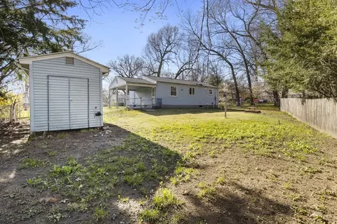 Exterior - 165 Sawmill Rd, Springfield, MA 01118 photo 16 of 20