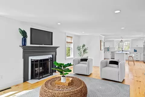 Living - 28 Fairview St, Hingham, MA 02043 photo 4 of 9