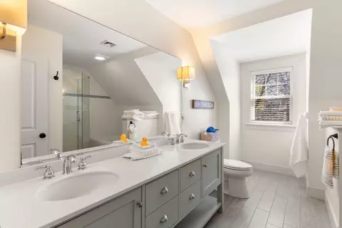 Bath - 28 Fairview St, Hingham, MA 02043 photo 3 of 5