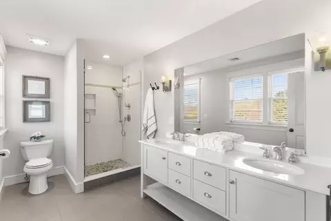 Bath - 28 Fairview St, Hingham, MA 02043 photo 2 of 5