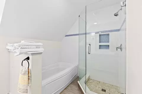 Bath - 28 Fairview St, Hingham, MA 02043 photo 4 of 5