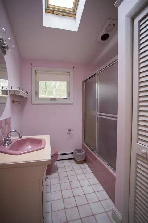Bath - 25 Condor Rd, Reading, MA 01867 photo 1 of 1