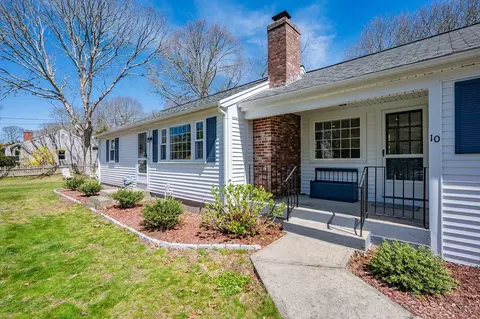 10 Sullivan Rd, Yarmouth, MA 02673