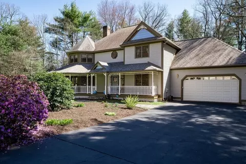 35 Woodlot Rd, Amherst, MA 01002