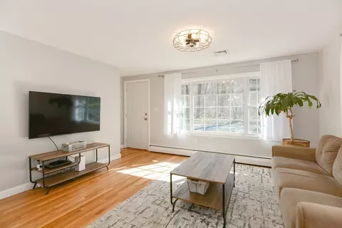 Living - 6 Fuller Rd, Sutton, MA 01590 photo 2 of 8
