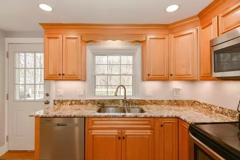 Kitchen - 6 Fuller Rd, Sutton, MA 01590 photo 4 of 7