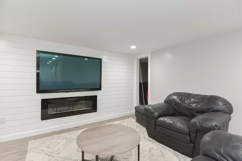 Living - 6 Fuller Rd, Sutton, MA 01590 photo 6 of 8