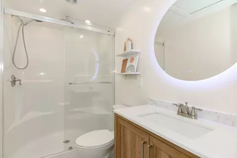 Bath - 6 Fuller Rd, Sutton, MA 01590 photo 1 of 2