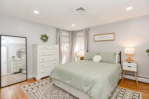 Bedroom - 6 Fuller Rd, Sutton, MA 01590 photo 1 of 8