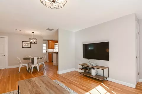 Living - 6 Fuller Rd, Sutton, MA 01590 photo 5 of 8