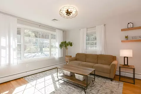 Living - 6 Fuller Rd, Sutton, MA 01590 photo 4 of 8