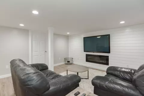 Living - 6 Fuller Rd, Sutton, MA 01590 photo 7 of 8