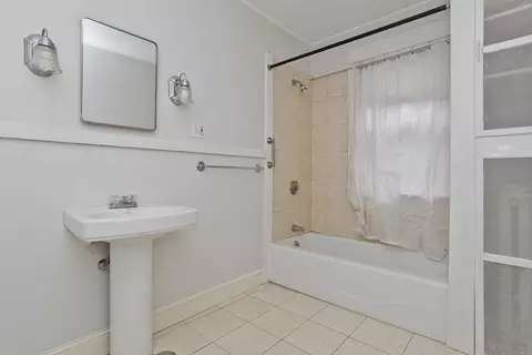 Bath - 17 Barnard Rd, Worcester, MA 01605 photo 3 of 3