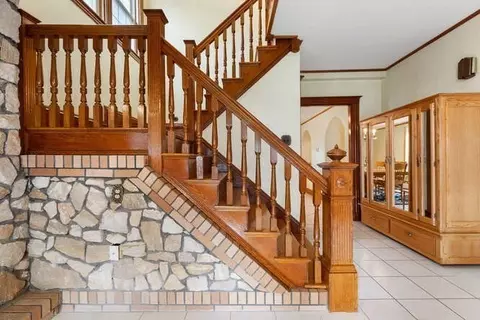 Entry Way - 25 Pleasant, Everett, MA 02149 photo 2 of 2