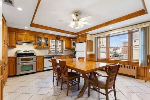Dining - 25 Pleasant, Everett, MA 02149 photo 4 of 8