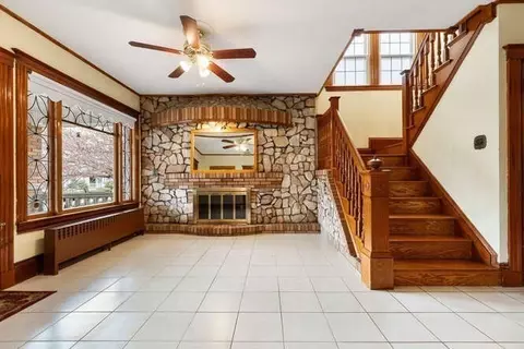 Entry Way - 25 Pleasant, Everett, MA 02149 photo 1 of 2