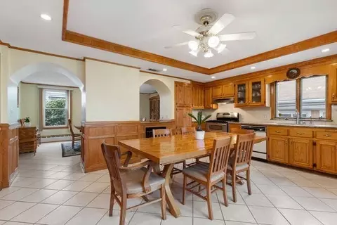Dining - 25 Pleasant, Everett, MA 02149 photo 5 of 8