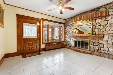 Living - 25 Pleasant, Everett, MA 02149 photo 1 of 5