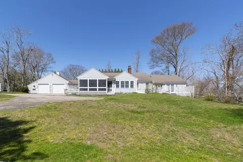 Exterior - 2955 Main St, Barnstable, MA 02630 photo 2 of 11