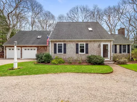 110 Heather Ln, Falmouth, MA 02556