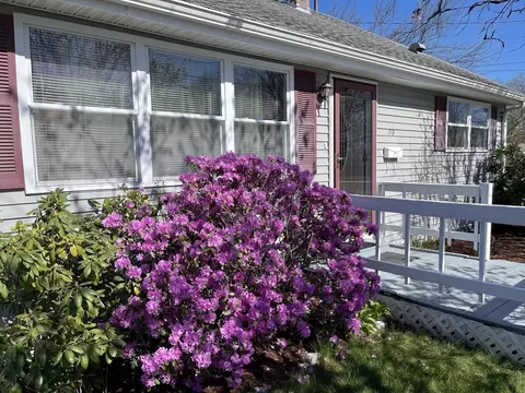 70 Pawtucket Dr, Lowell, MA 01854
