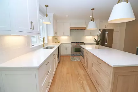 41 Curve St, Needham, MA 02492 photo 3