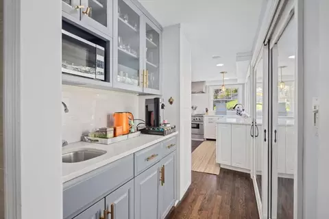 Kitchen - 40 Park Cir, Hingham, MA 02043 photo 1 of 5