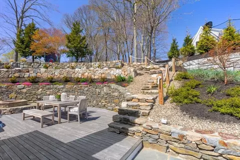 Exterior - 40 Park Cir, Hingham, MA 02043 photo 6 of 9