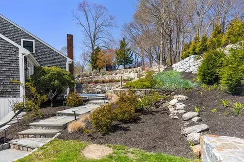 Exterior - 40 Park Cir, Hingham, MA 02043 photo 4 of 9