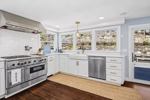 Kitchen - 40 Park Cir, Hingham, MA 02043 photo 5 of 5