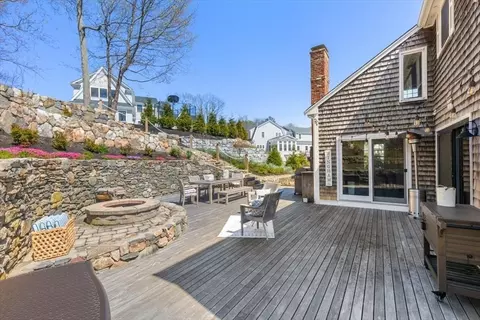 Exterior - 40 Park Cir, Hingham, MA 02043 photo 7 of 9