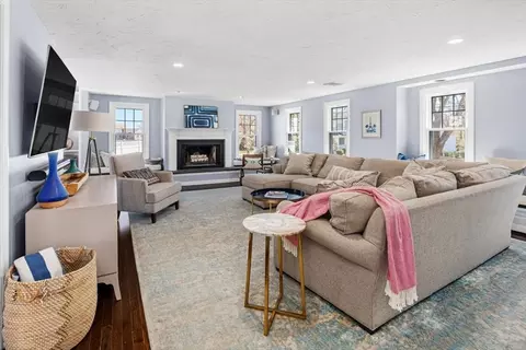 Living - 40 Park Cir, Hingham, MA 02043 photo 1 of 6