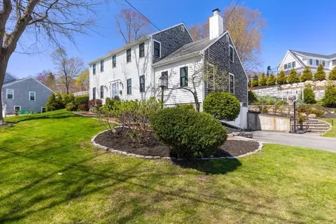 Exterior - 40 Park Cir, Hingham, MA 02043 photo 2 of 9