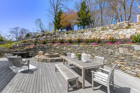 Exterior - 40 Park Cir, Hingham, MA 02043 photo 5 of 9