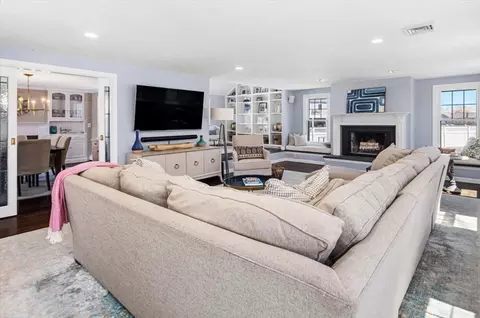 Living - 40 Park Cir, Hingham, MA 02043 photo 2 of 6