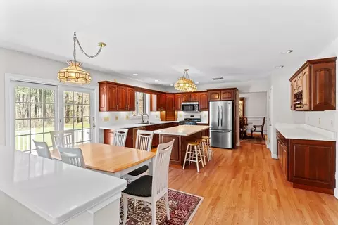 Dining - 420 Whiting St, Hanover, MA 02339 photo 2 of 3