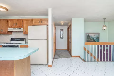 Kitchen - 44 Ocean Ave, Warwick, RI 02889 photo 4 of 6