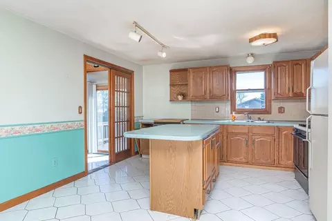 Kitchen - 44 Ocean Ave, Warwick, RI 02889 photo 2 of 6
